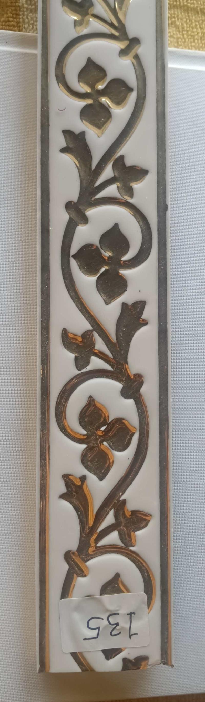 135 G –  tiles