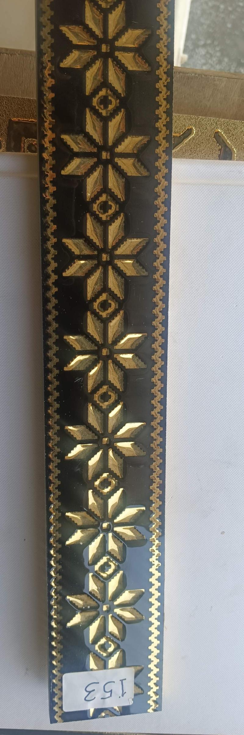 153 G –  tiles